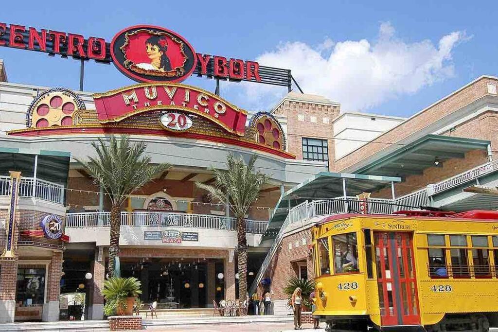 The Little Paris Suite Tampa Esterno foto