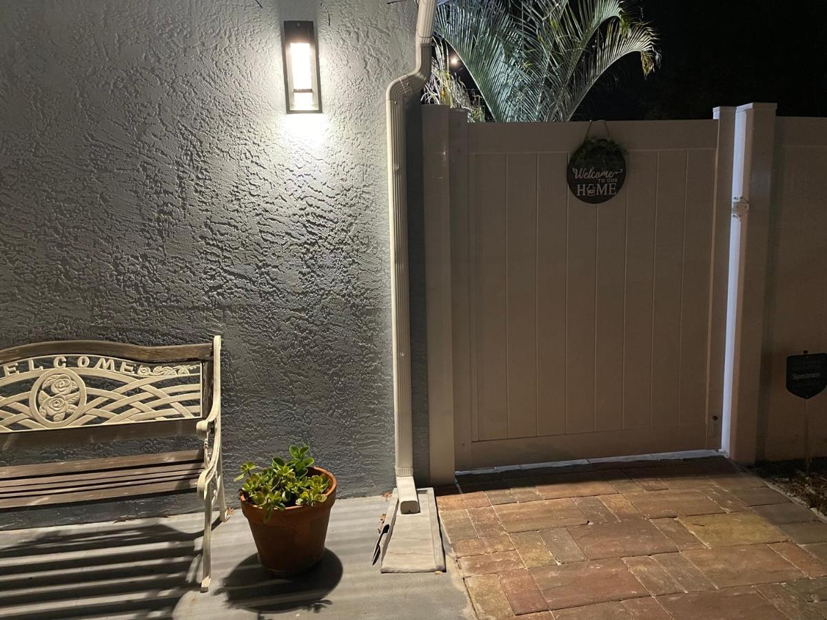 The Little Paris Suite Tampa Esterno foto