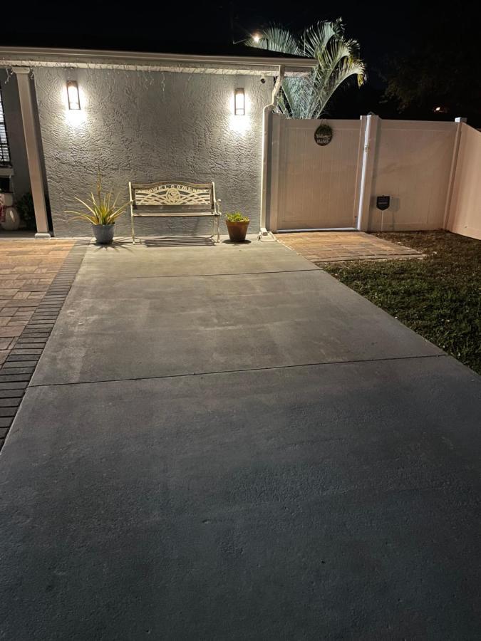 The Little Paris Suite Tampa Esterno foto