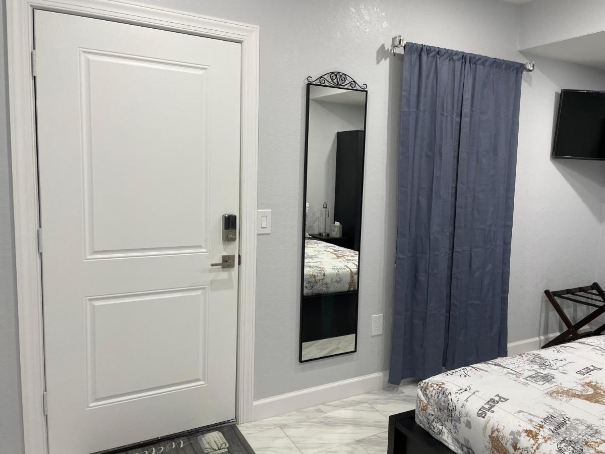The Little Paris Suite Tampa Esterno foto