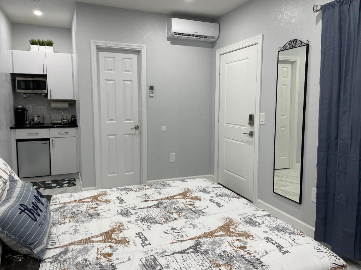 The Little Paris Suite Tampa Esterno foto