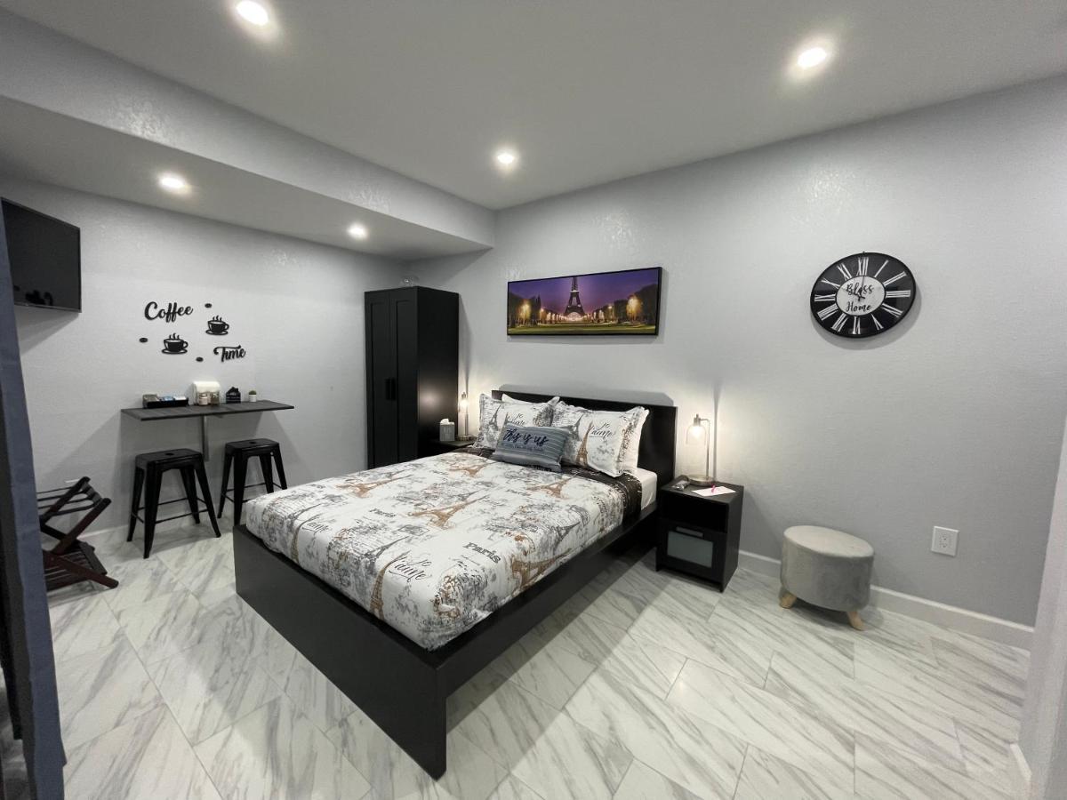 The Little Paris Suite Tampa Esterno foto